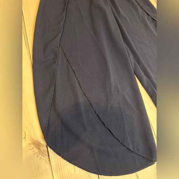 Navy Women's Wide-Leg Wrap Pants Size Small
Vacation Summer Spring Travel Pants - Picture 4 of 6